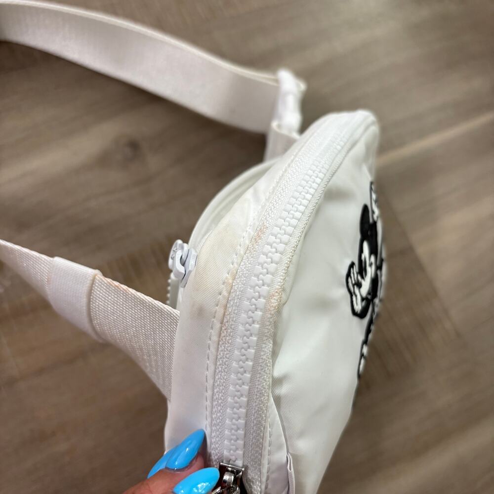Lululemon Everywhere Belt Bag Mickey Mouse White - Picture 2 of 7